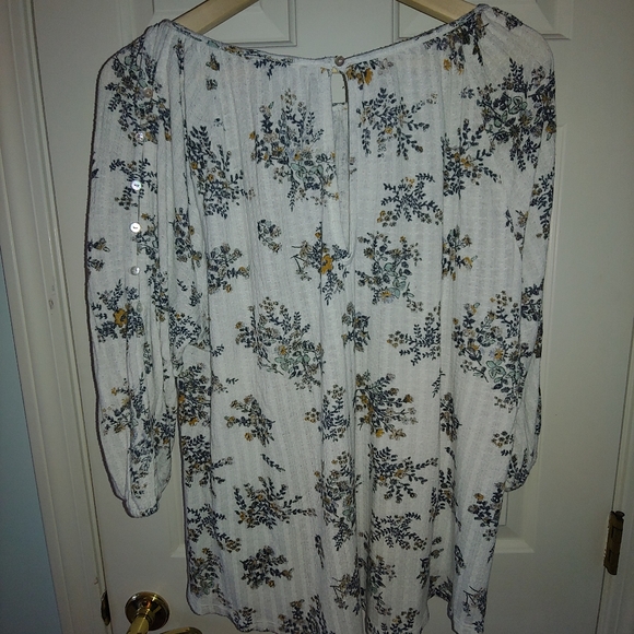 GUC Plus Size Lucky Brand Antique Floral Print Button Sleeve Top – Size 1X - Picture 5 of 16